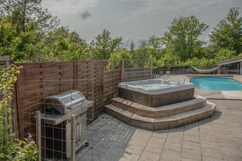 Hot Tub, Swimming pool