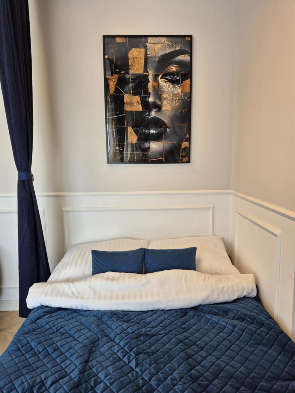 Bed, Photo of the whole room, Decorative detail, Bedroom