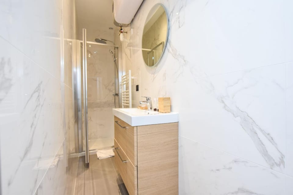 Shower, Bathroom