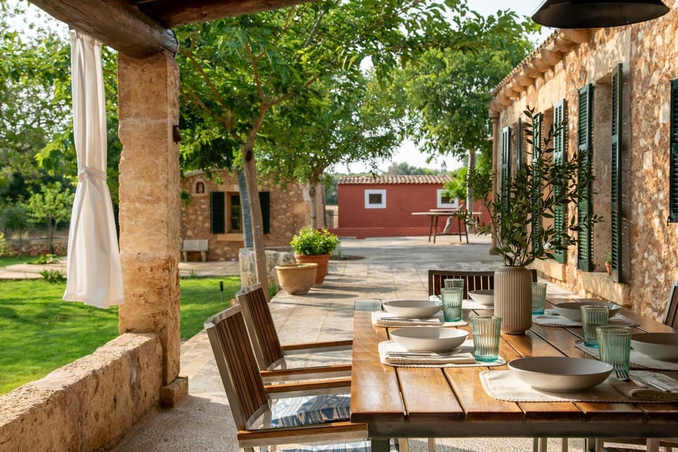 Property building, Patio, Day, Garden, Garden view