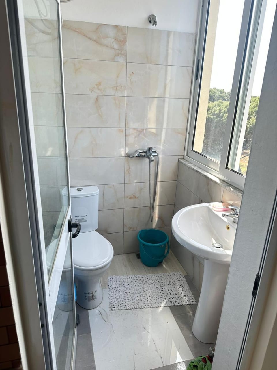 Shower, Toilet, Bathroom, bidet, towels