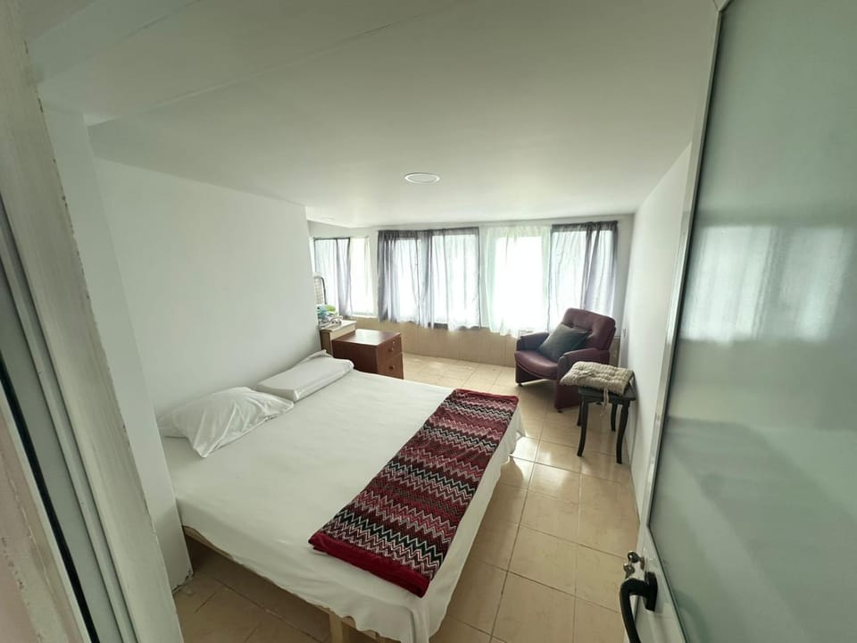 Bed, Living room, Photo of the whole room, Seating area, Bedroom, towels