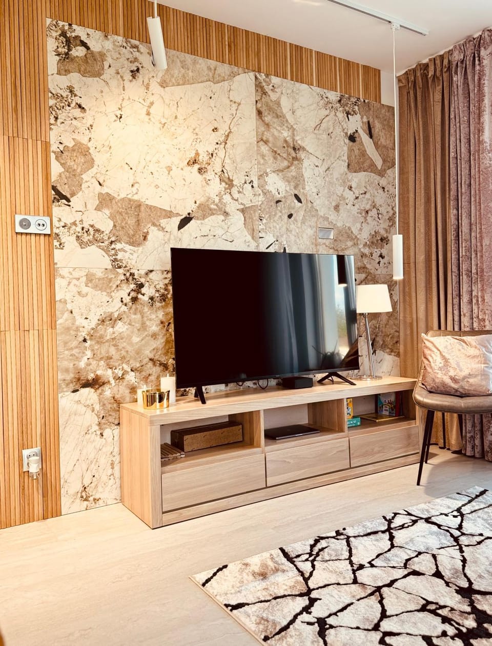 Communal lounge/ TV room, TV and multimedia, Living room, Photo of the whole room, Seating area