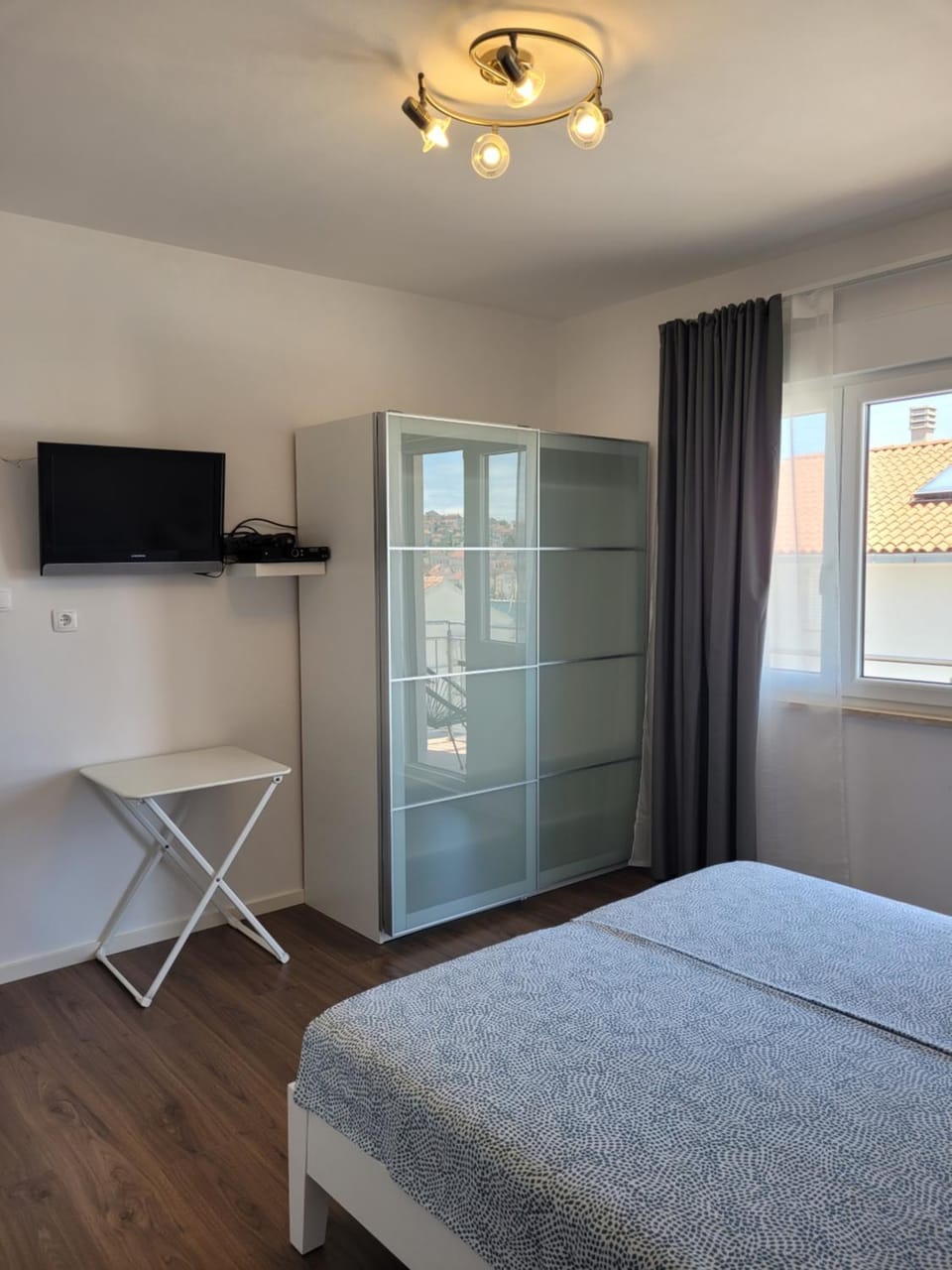 TV and multimedia, wardrobe