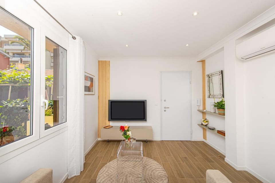 Communal lounge/ TV room, TV and multimedia, Living room, Seating area