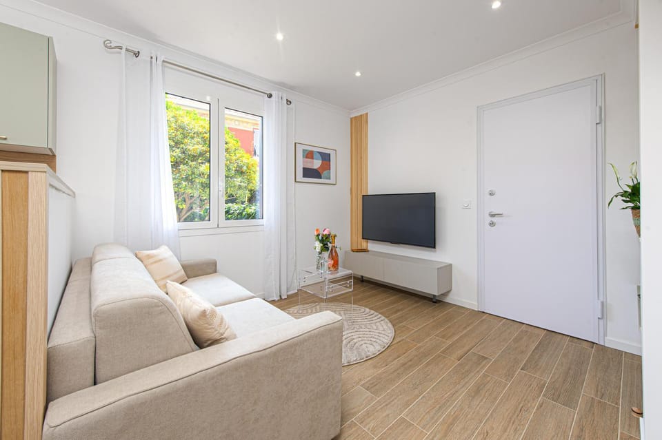 Communal lounge/ TV room, TV and multimedia, Living room, Seating area