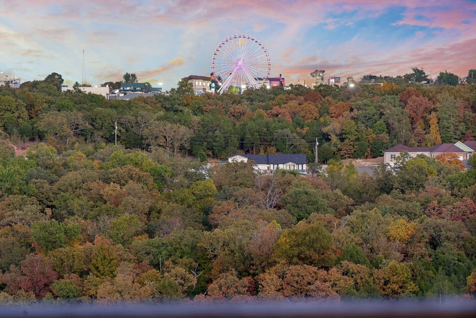 Branson Overlook Filled with Entertainment House in Branson