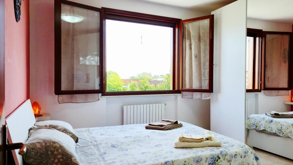 Bed, Photo of the whole room, Bedroom, internet
