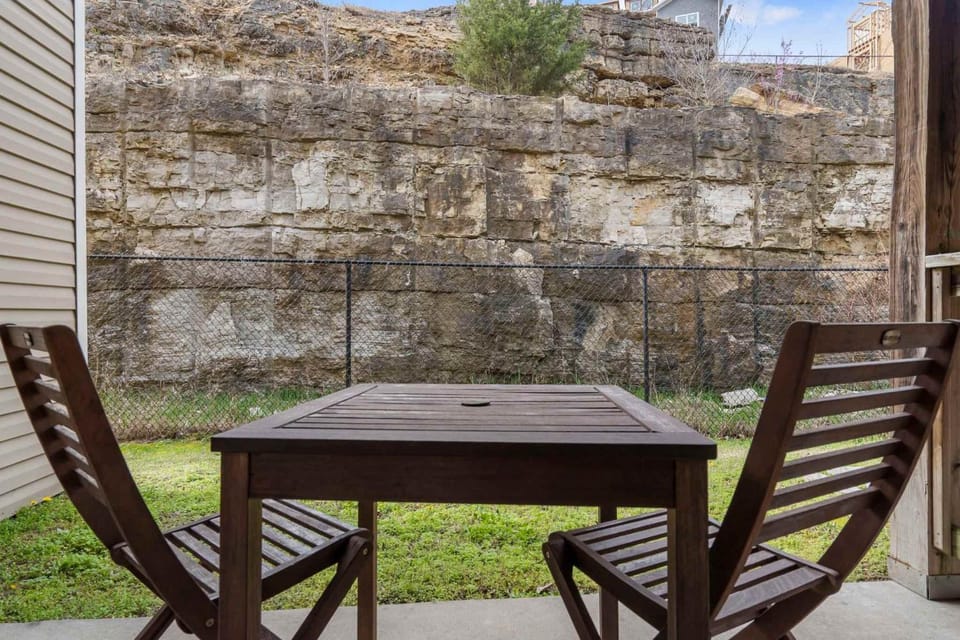 The Moab Swimming Pool House in Branson