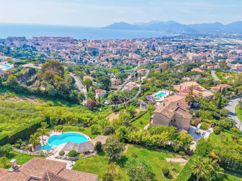 Villa Bleu Rivage - Piscine Cannes Vue panoramique Jacuzzi Villa in Cannes