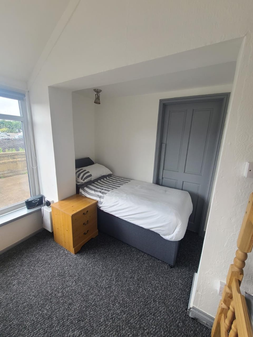 Oakwood Airport Accommodation Bed and Breakfast in Wales