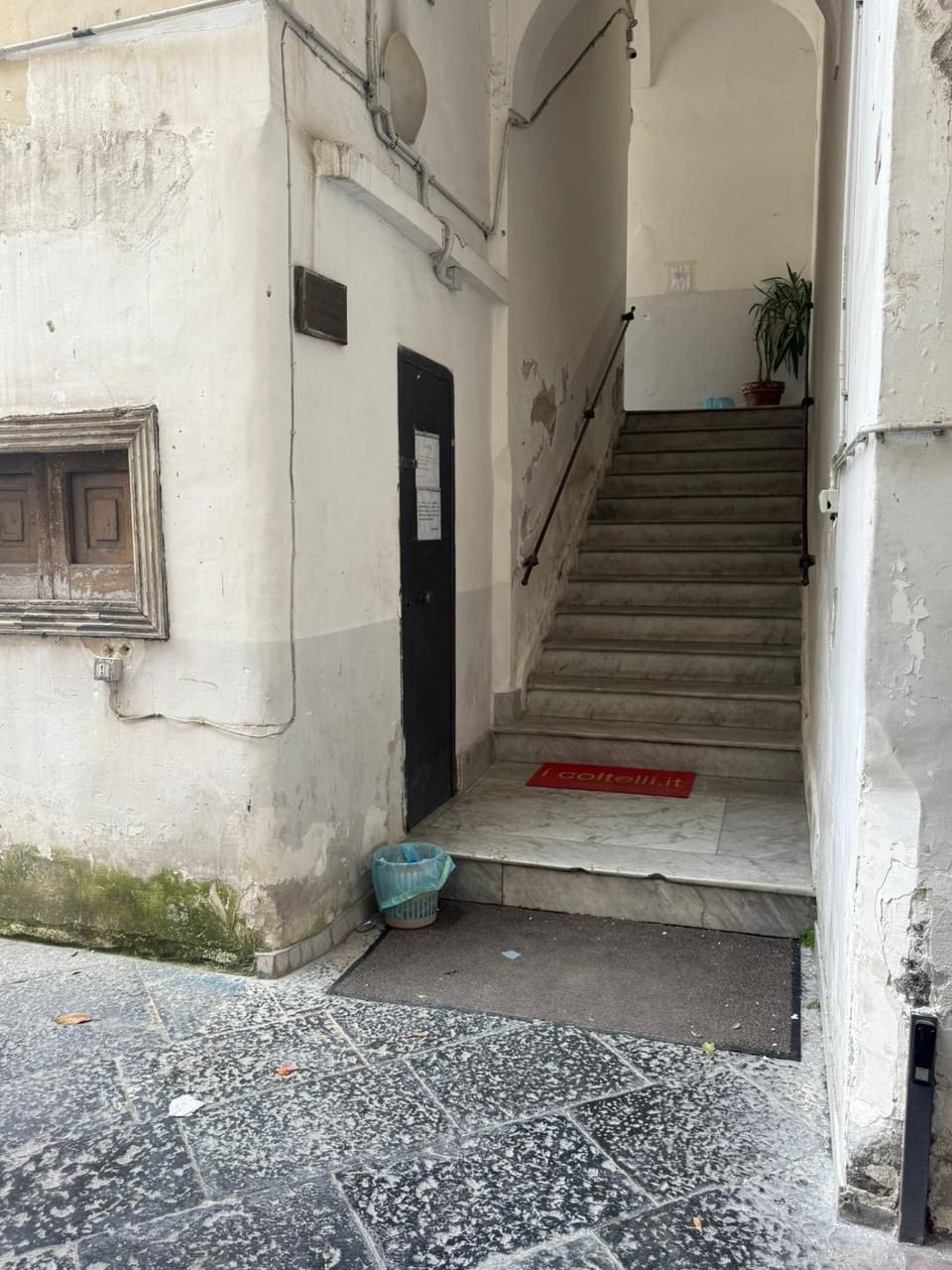 Facade/entrance