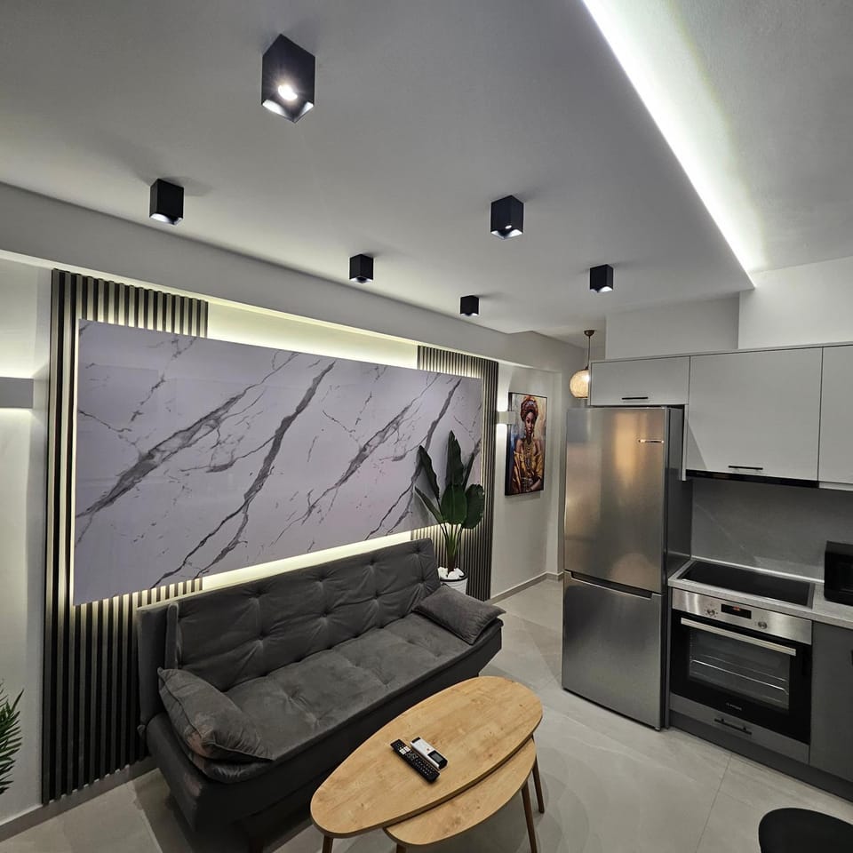 Kitchen or kitchenette, Seating area, stove