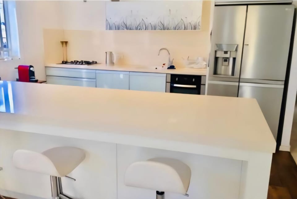 Kitchen or kitchenette, oven