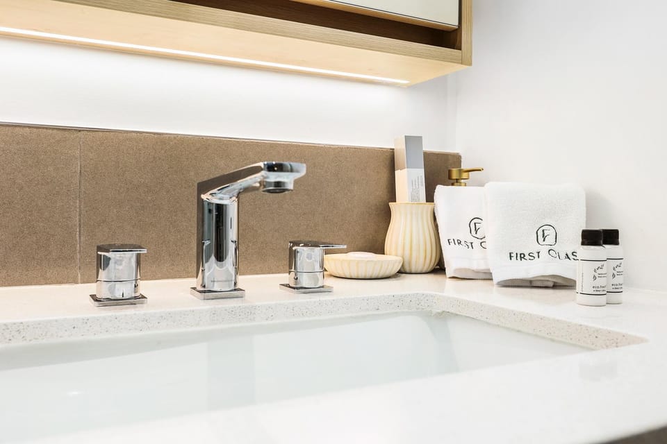 FIRST CLASS Studio Stylish Comfort Apartment in Dubai