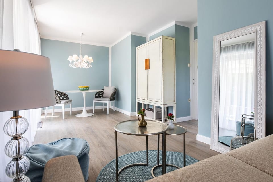 Living room, Decorative detail, Seating area, Dining area