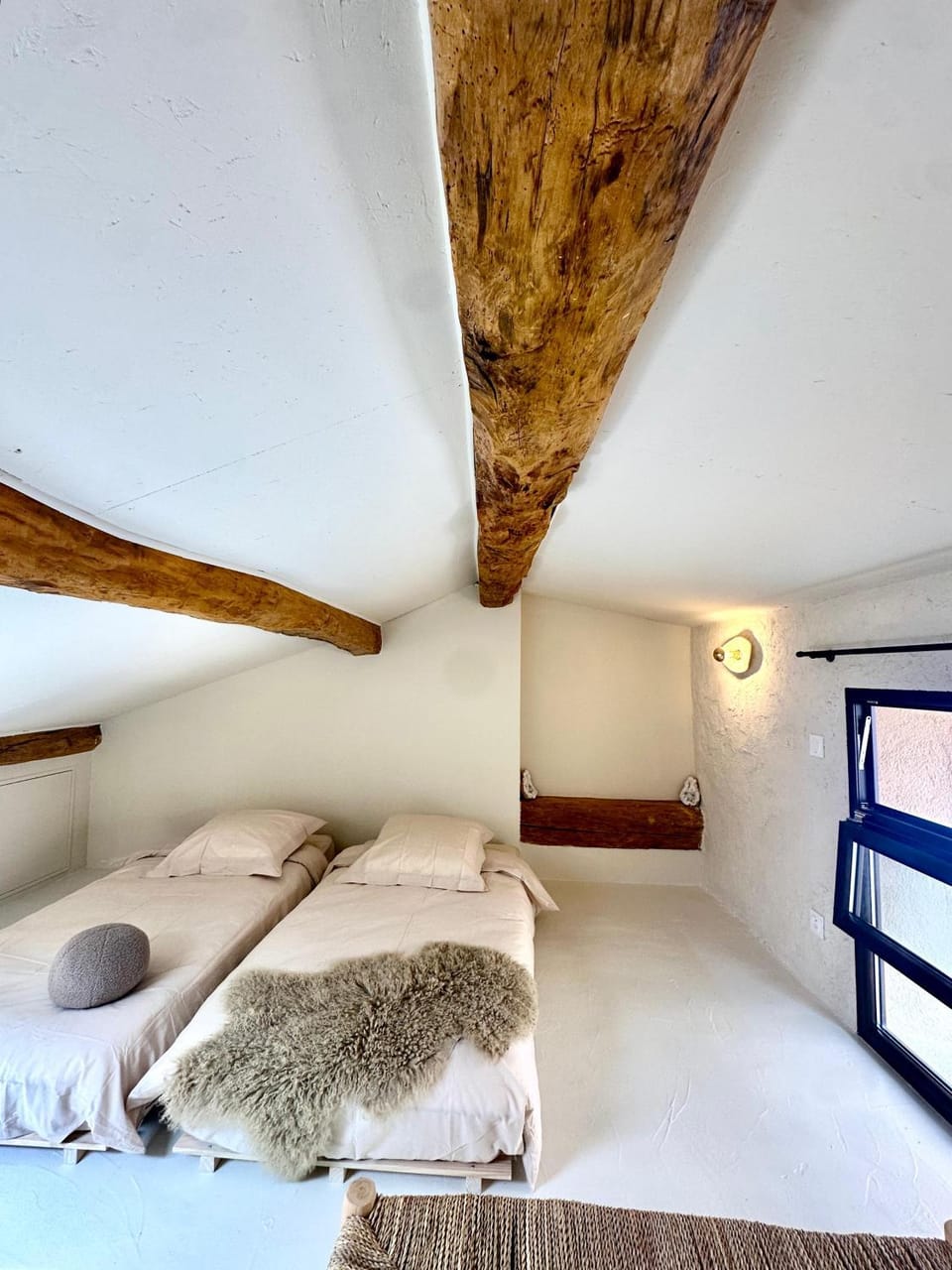 Bed, Photo of the whole room, Bedroom, bunk bed