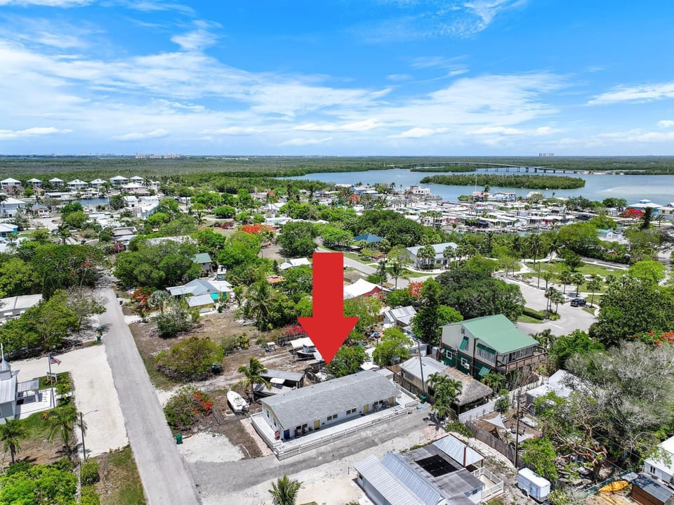 Condo located in Goodland just a short walk from great food House in Goodland