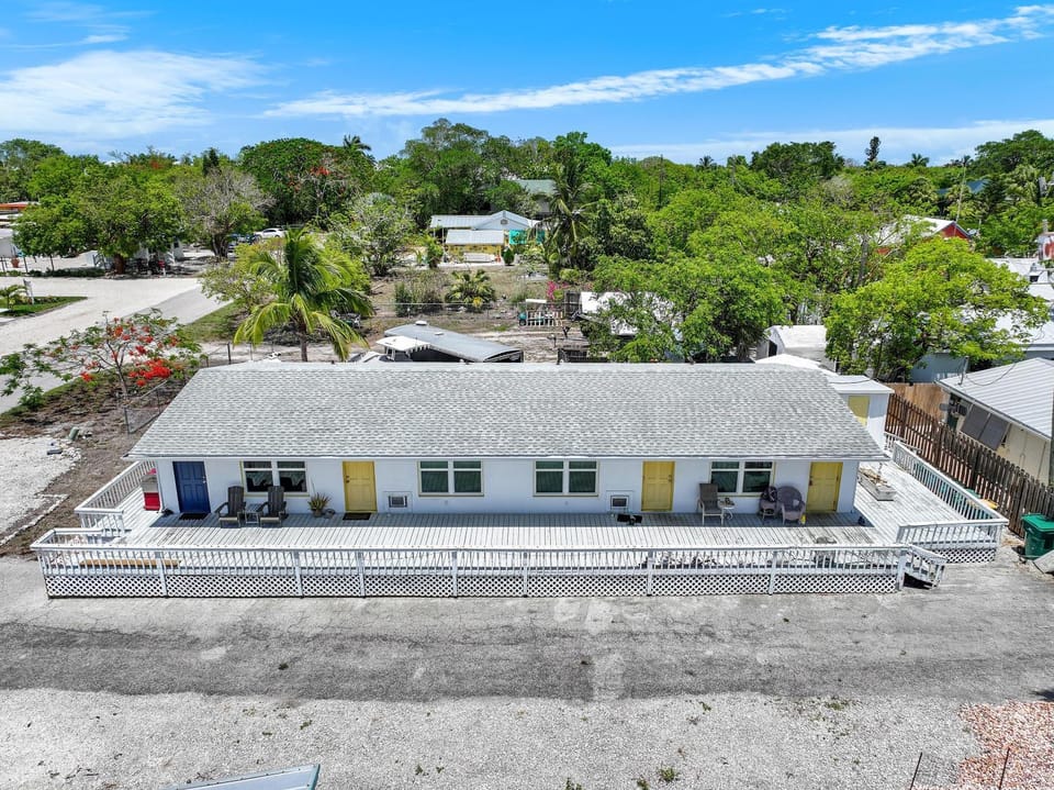 Condo located in Goodland just a short walk from great food House in Goodland