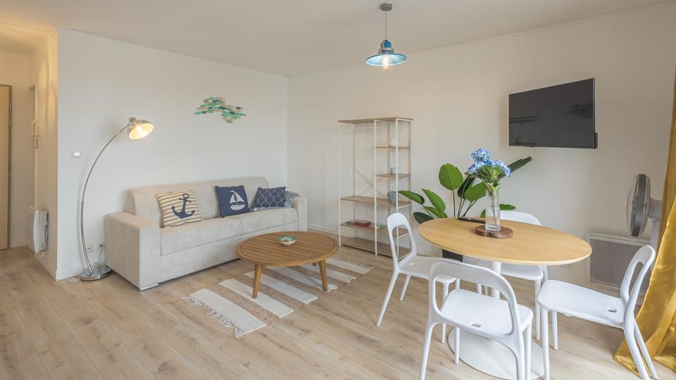 TV and multimedia, Living room, Dining area