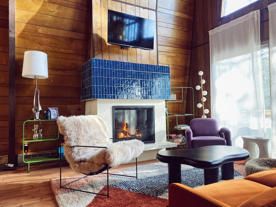 TV and multimedia, Living room, Seating area, fireplace