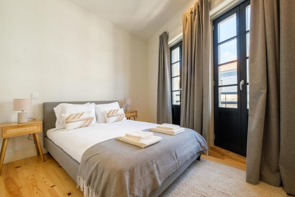 Art Deco 31 Luxury 2BR Apartment Downtown Metro AC Apartment in Porto