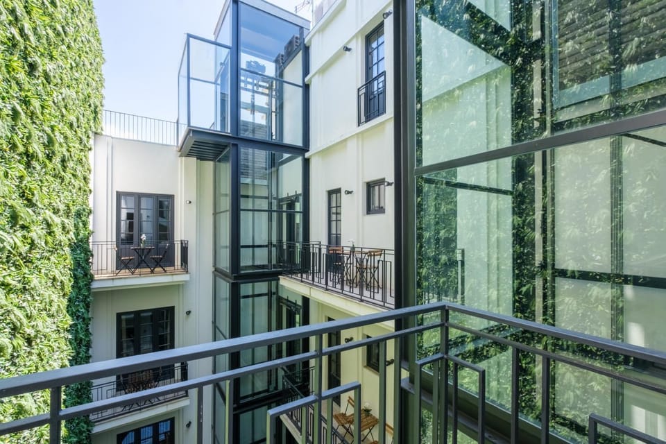 Art Deco 31 Luxury 2BR Apartment Downtown Metro AC Apartment in Porto