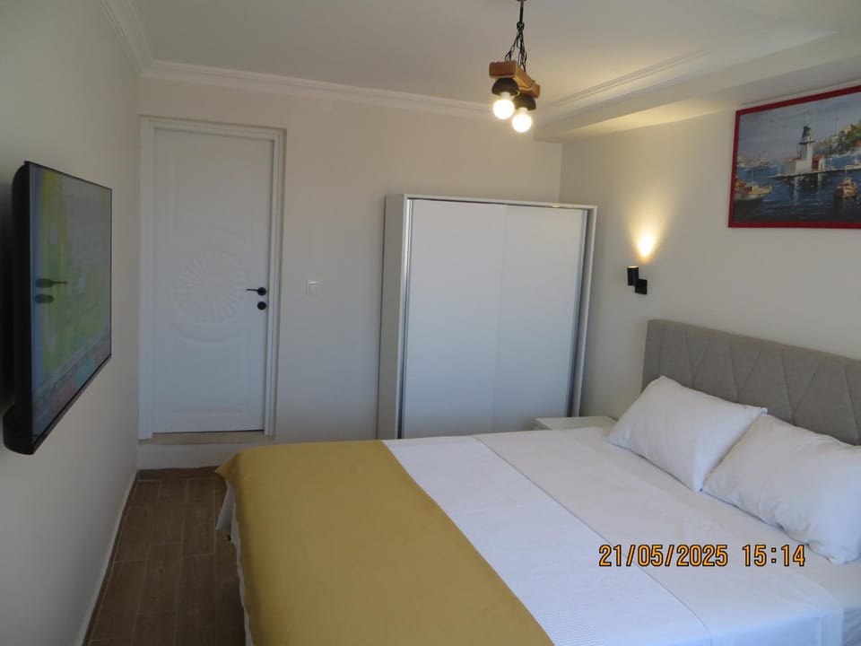 Bed, TV and multimedia, Photo of the whole room, Bedroom, wardrobe