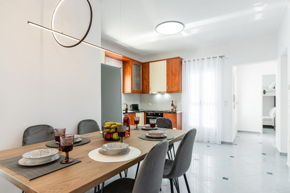 Kitchen or kitchenette, Dining area, oven, stove