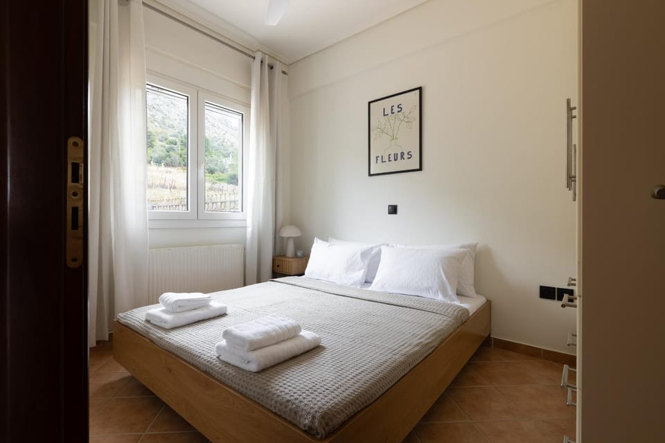 Loutraki Seaview Apt - 2BR, Terrace & BBQ I Beach Apartment in Euboea