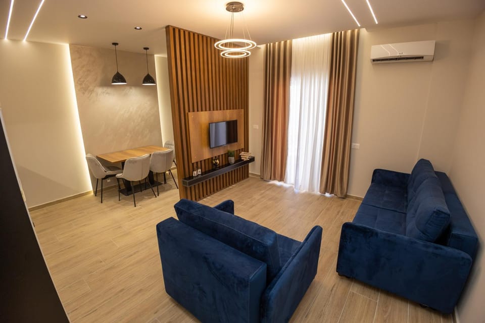 TV and multimedia, Living room, Seating area, Dining area, Evening entertainment, air conditioner