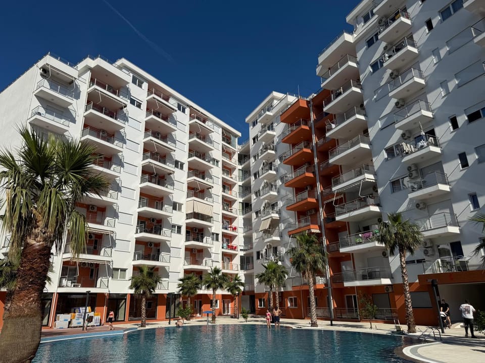 Property building, Day, City view, Pool view, Swimming pool, Location