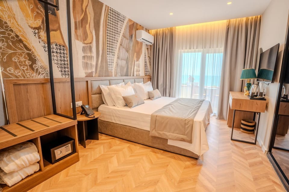 Bed, Photo of the whole room, Bedroom, air conditioner