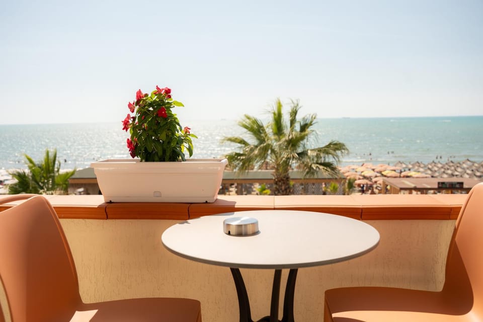 Day, View (from property/room), Balcony/Terrace, Seating area, Sea view