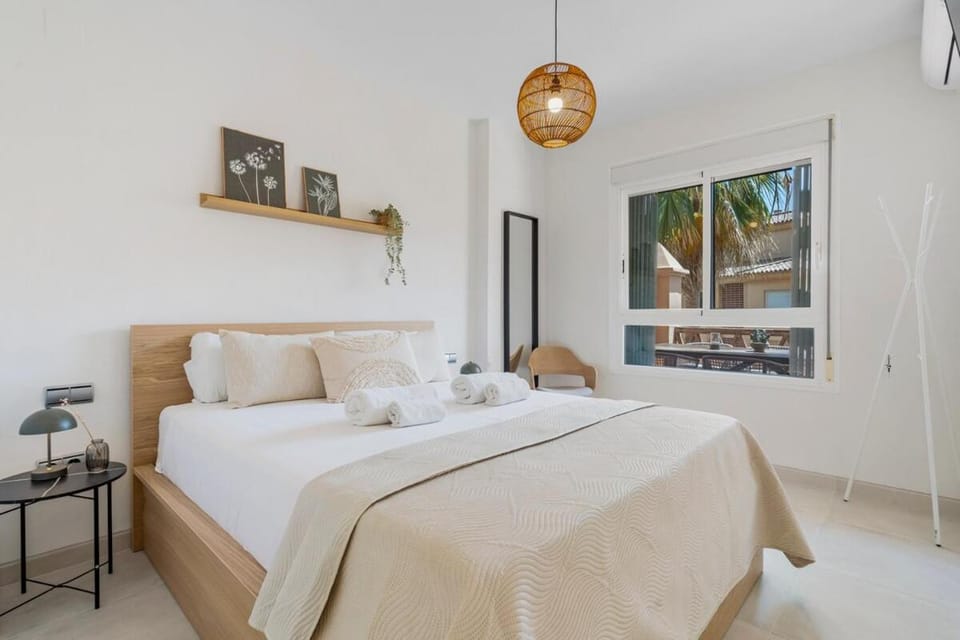 New modern apartment, 2BR, pool, Flores del Golf Apartment in Sitio de Calahonda