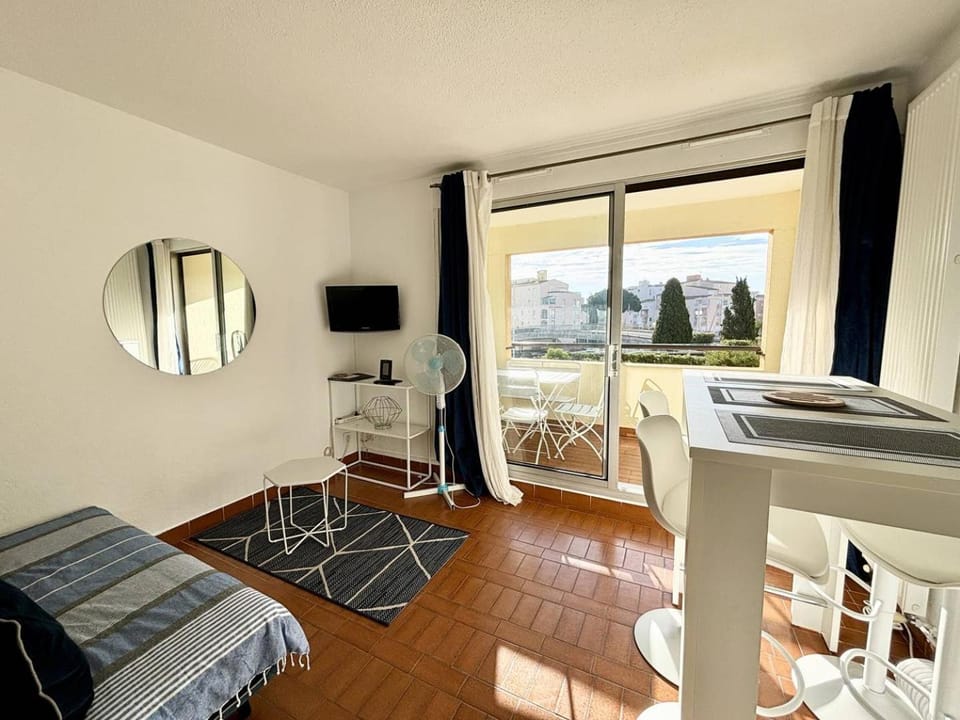 STUDIO CABINE CLIMATISE AVEC CHAMBRE ALCÔVE Cabin in Agde