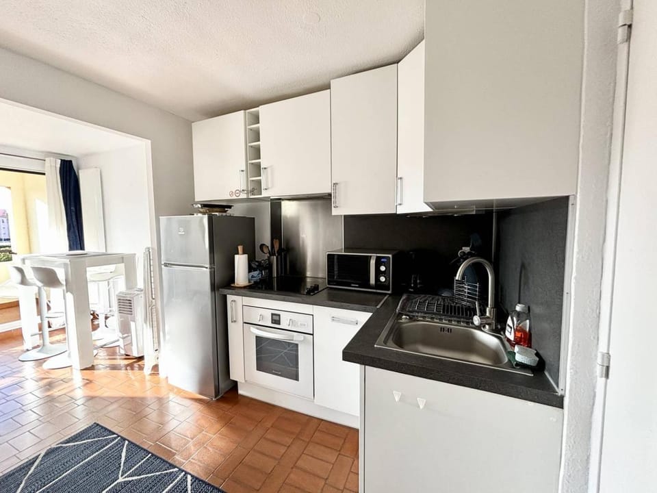 STUDIO CABINE CLIMATISE AVEC CHAMBRE ALCÔVE Cabin in Agde