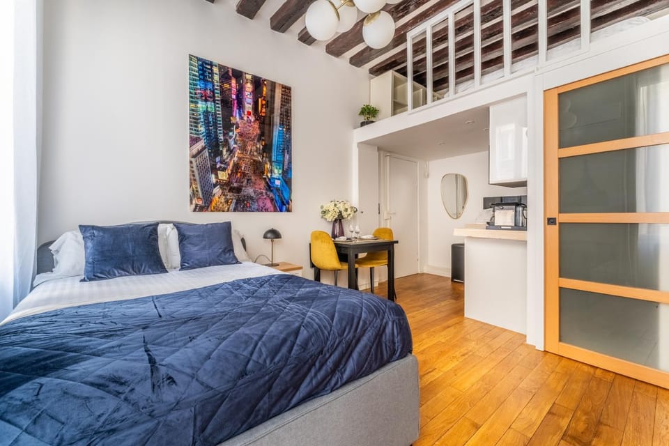 Bed, Photo of the whole room