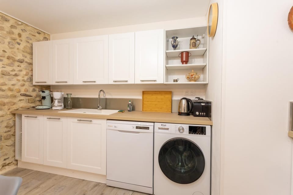 Kitchen or kitchenette, Living room