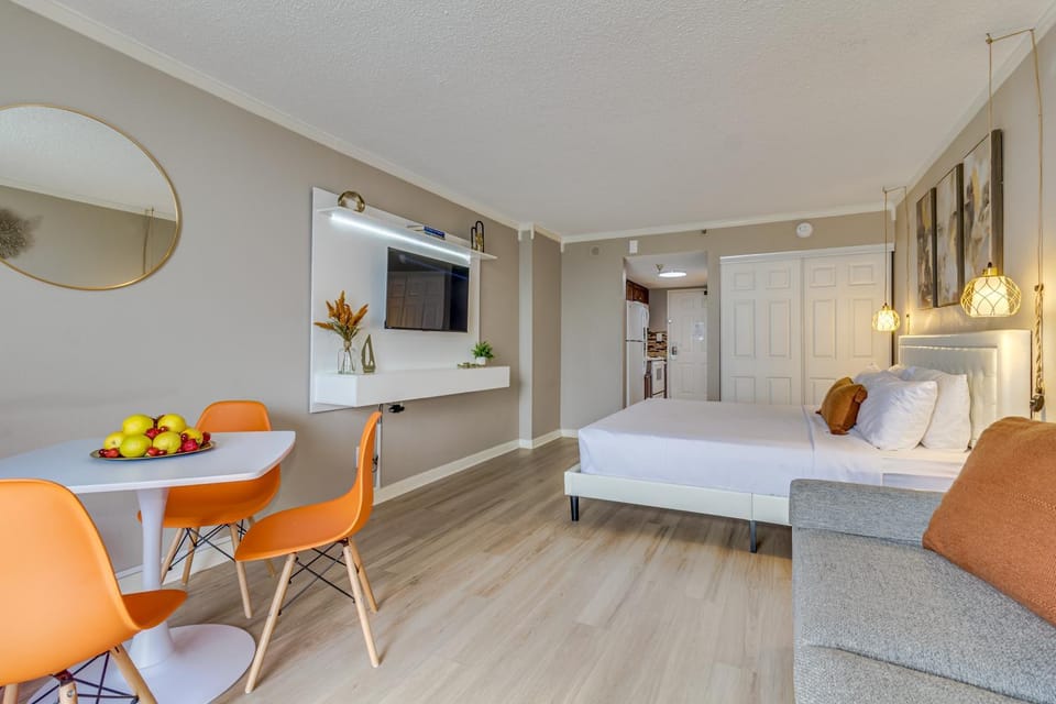 Stunning Oceanfront Studio Suite, Dogs OK! 1228 Apartment in Myrtle Beach