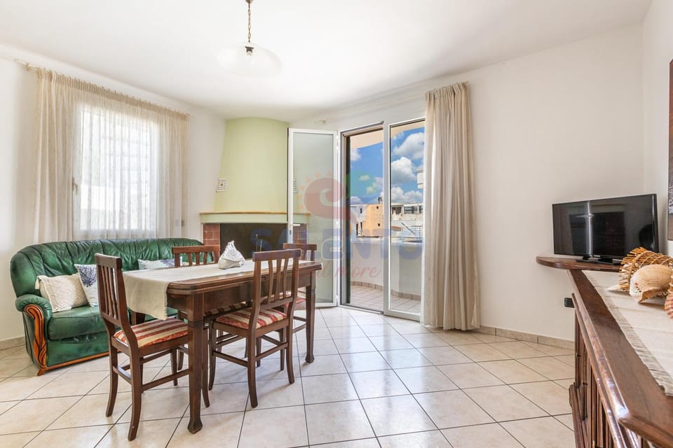Communal lounge/ TV room, TV and multimedia, Living room, Seating area, Dining area, Evening entertainment