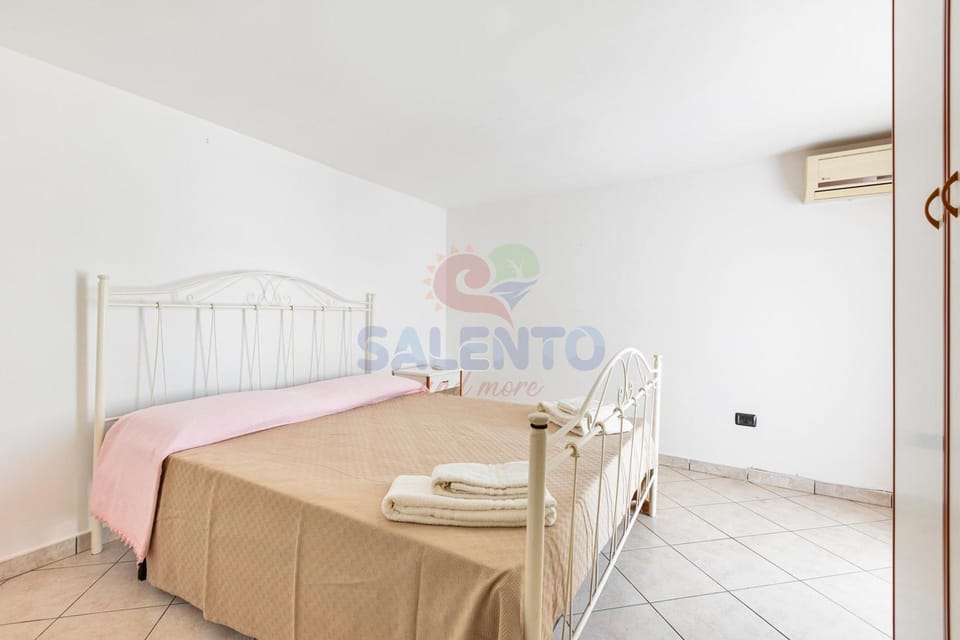 Bed, Photo of the whole room, Bedroom, towels, air conditioner