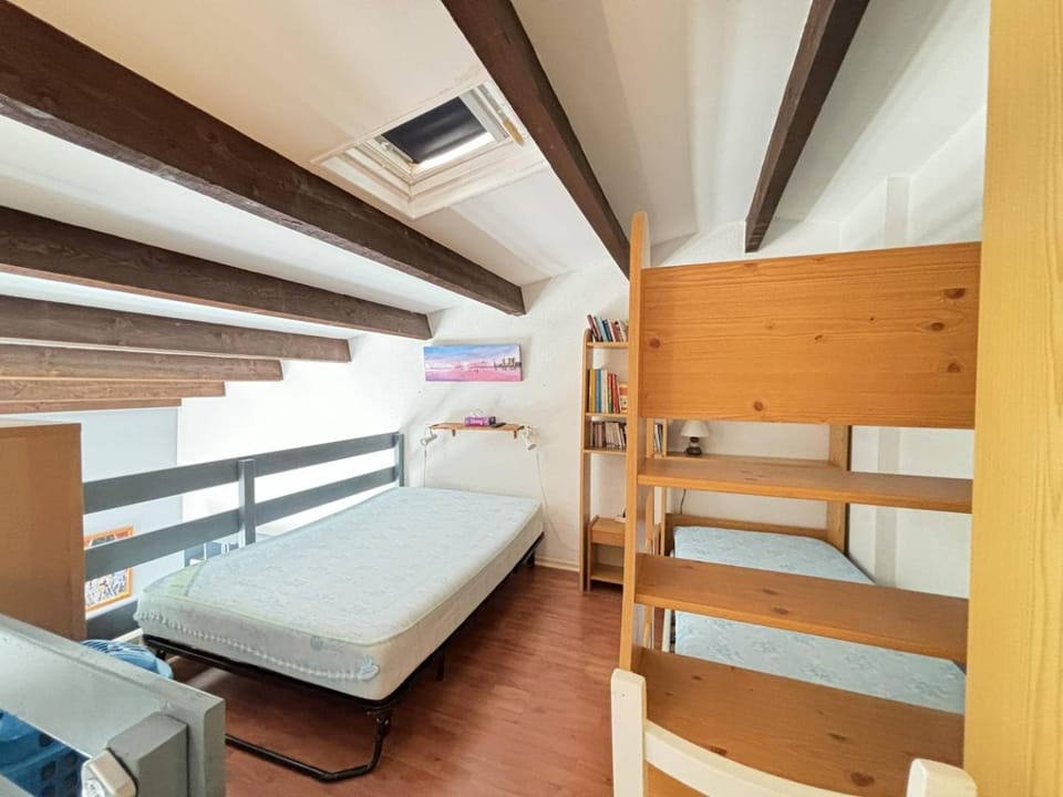 STUDIO MEZZANINE POUR 4 PERSONNES CLIMATISE Apartment in Agde