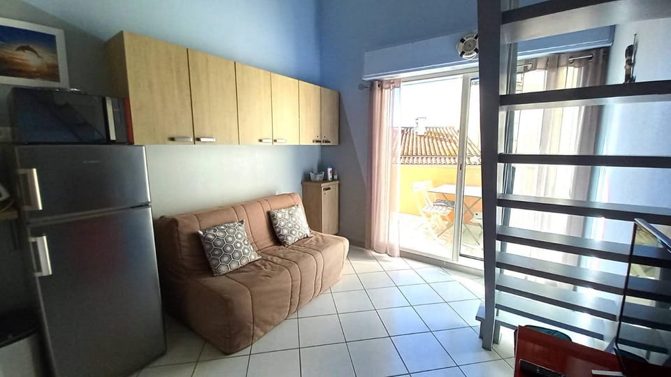 STUDIO MEZZANINE PROCHE DE LA MER ET COMMERCES Apartment in Agde