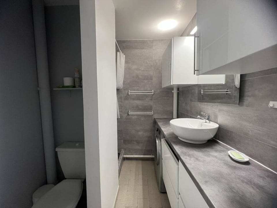 DEUX PIECES EN REZ DE CHAUSSEE A DEUX PAS DE LA PLAGE DU MOLE Apartment in Agde