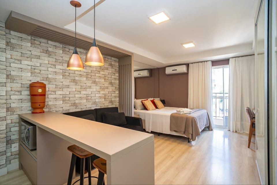 Kitchen or kitchenette, Dining area, air conditioner