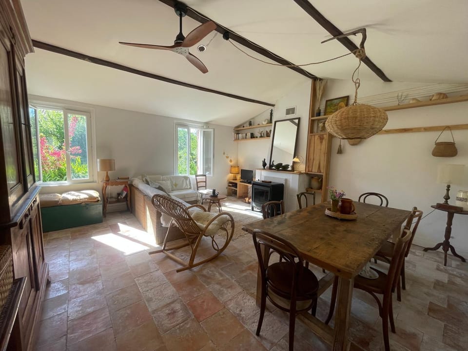 Paloma Blanca House in Nouvelle-Aquitaine