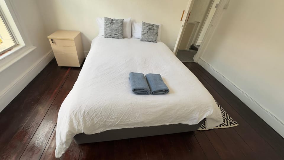 Spacious room 3 Vacation rental in Bristol