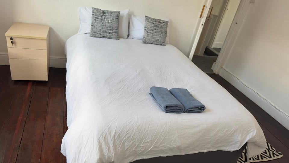 Spacious room 3 Vacation rental in Bristol