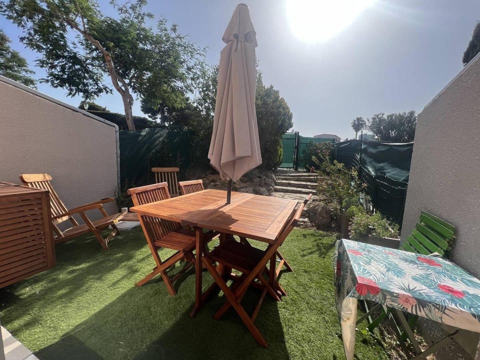 STUDIO CABINE AVEC JARDINET ET PARKING PRIVATIF Cabin in Agde